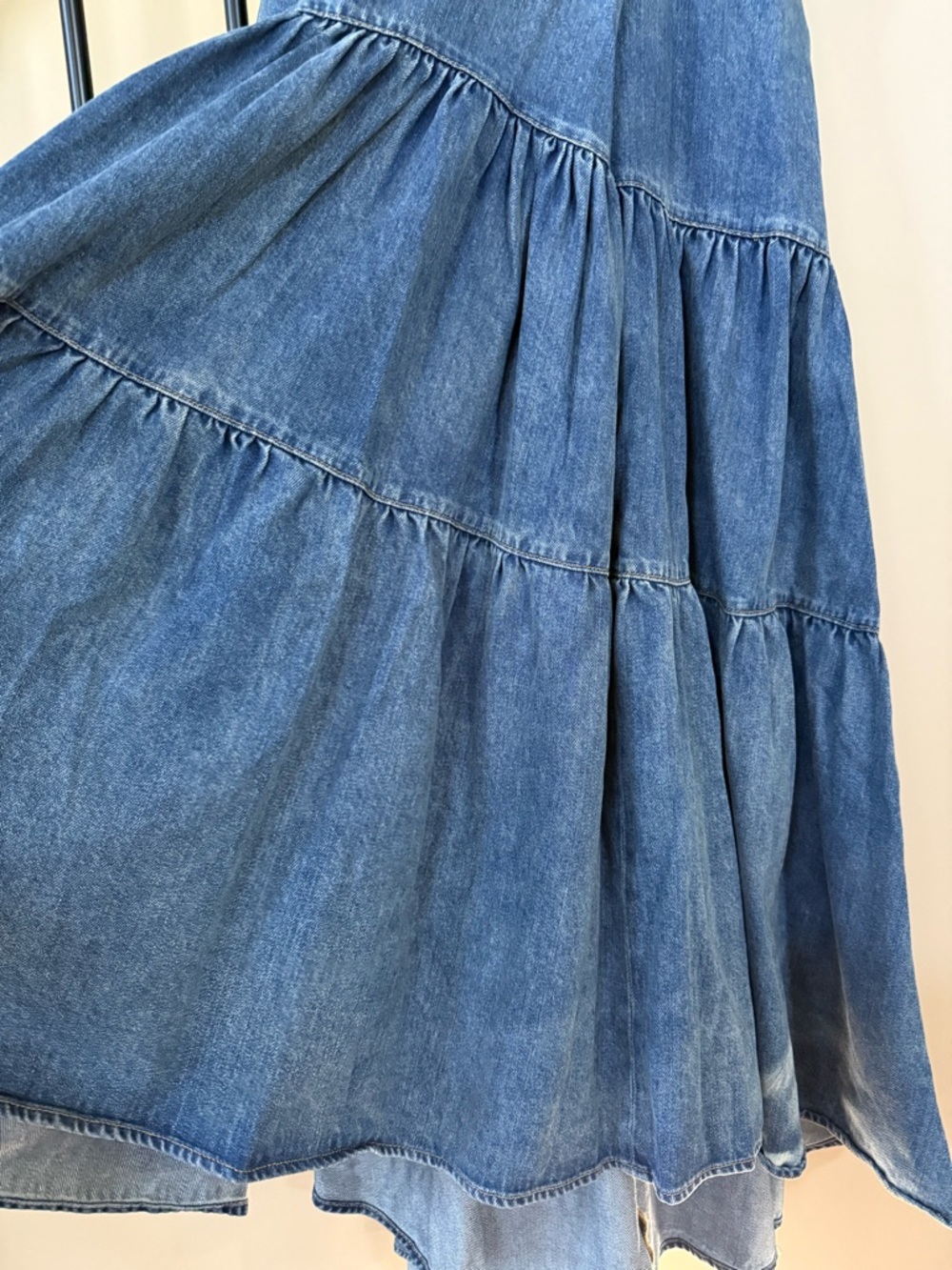alice + olivia DIANA STRUCTURED MIDI DRESS - Picture 10 of 16
